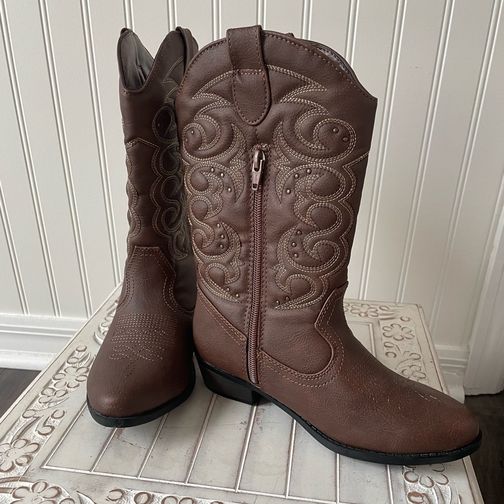 NWOT Girls size 4 Cat & Jack cowboy boots